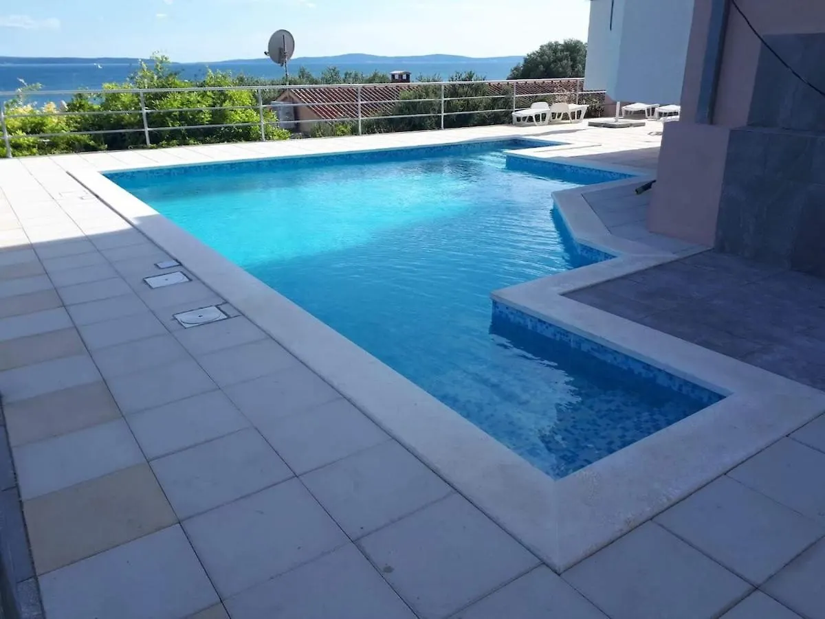 Sea View Apartment With Swimming Pool Near Beach