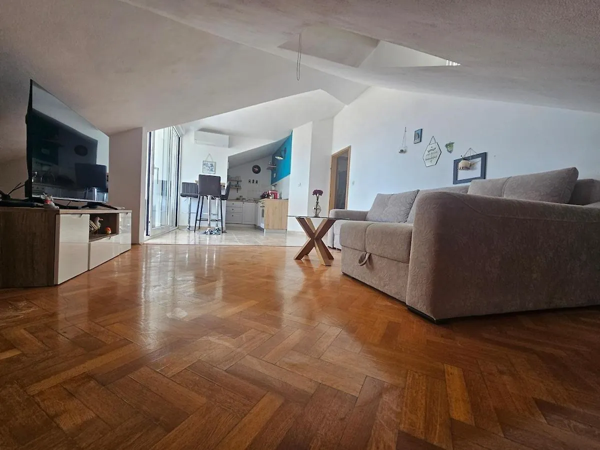 Sea View Apartment With Swimming Pool Near Beach  Split