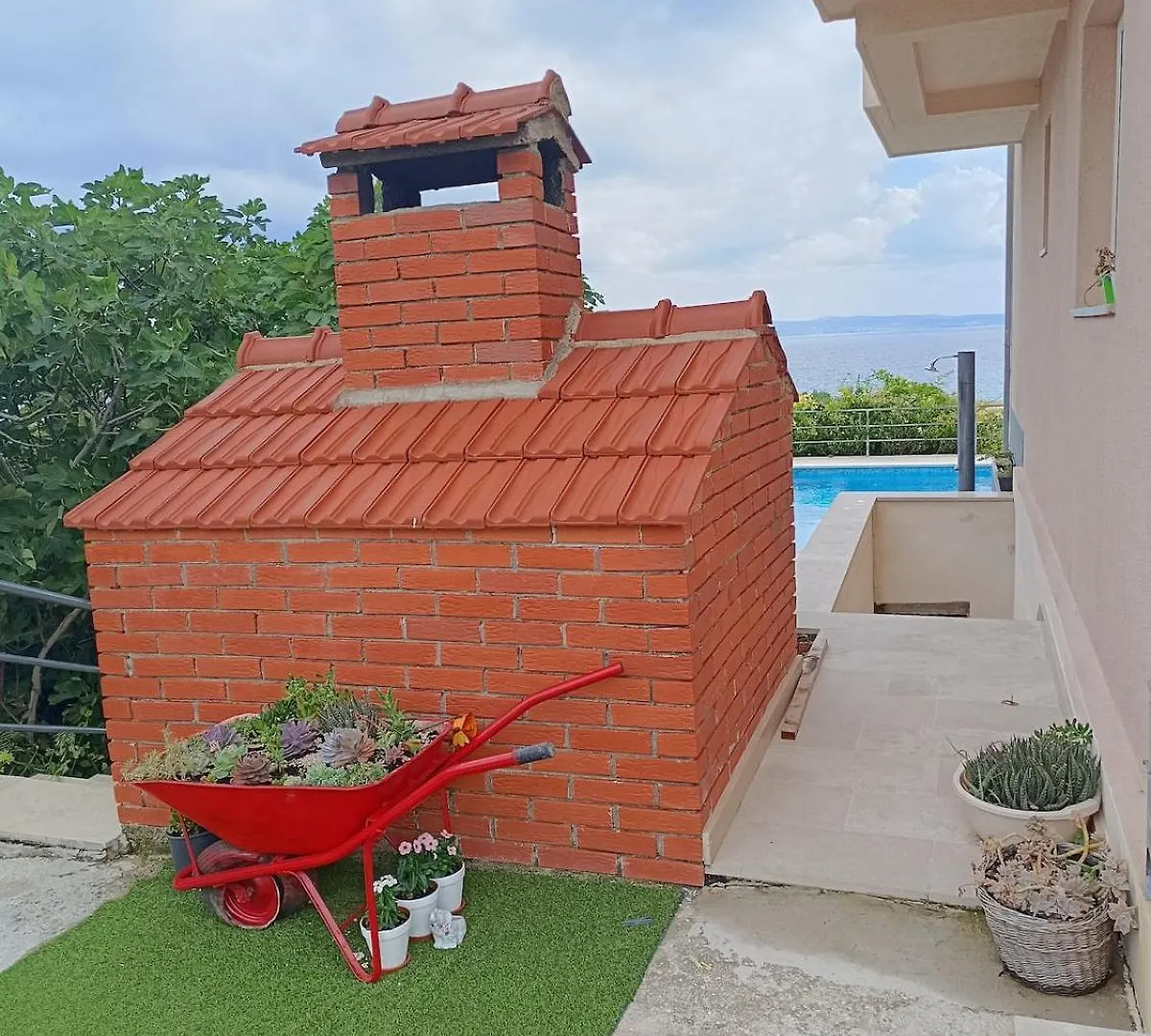 Sea View Apartment With Swimming Pool Near Beach Split