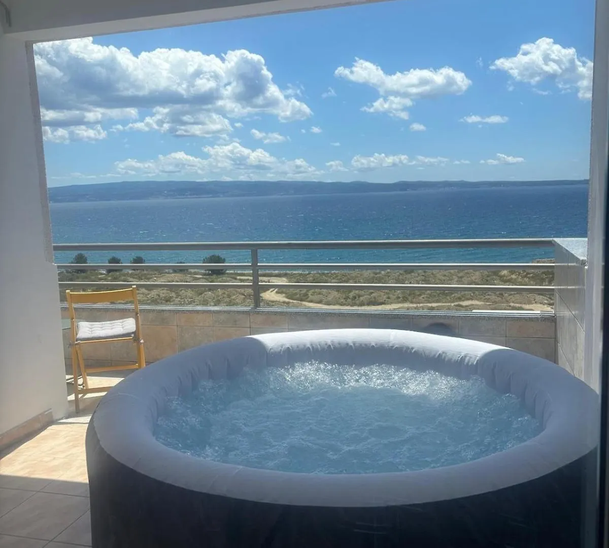 Sea View Apartment With Swimming Pool Near Beach Split