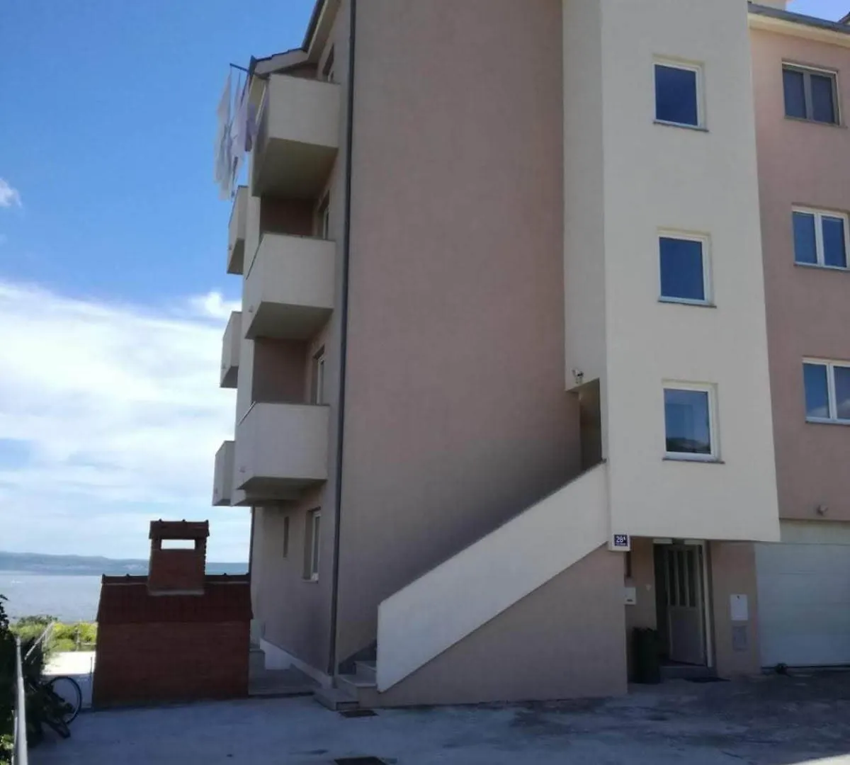 Sea View Apartment With Swimming Pool Near Beach Split