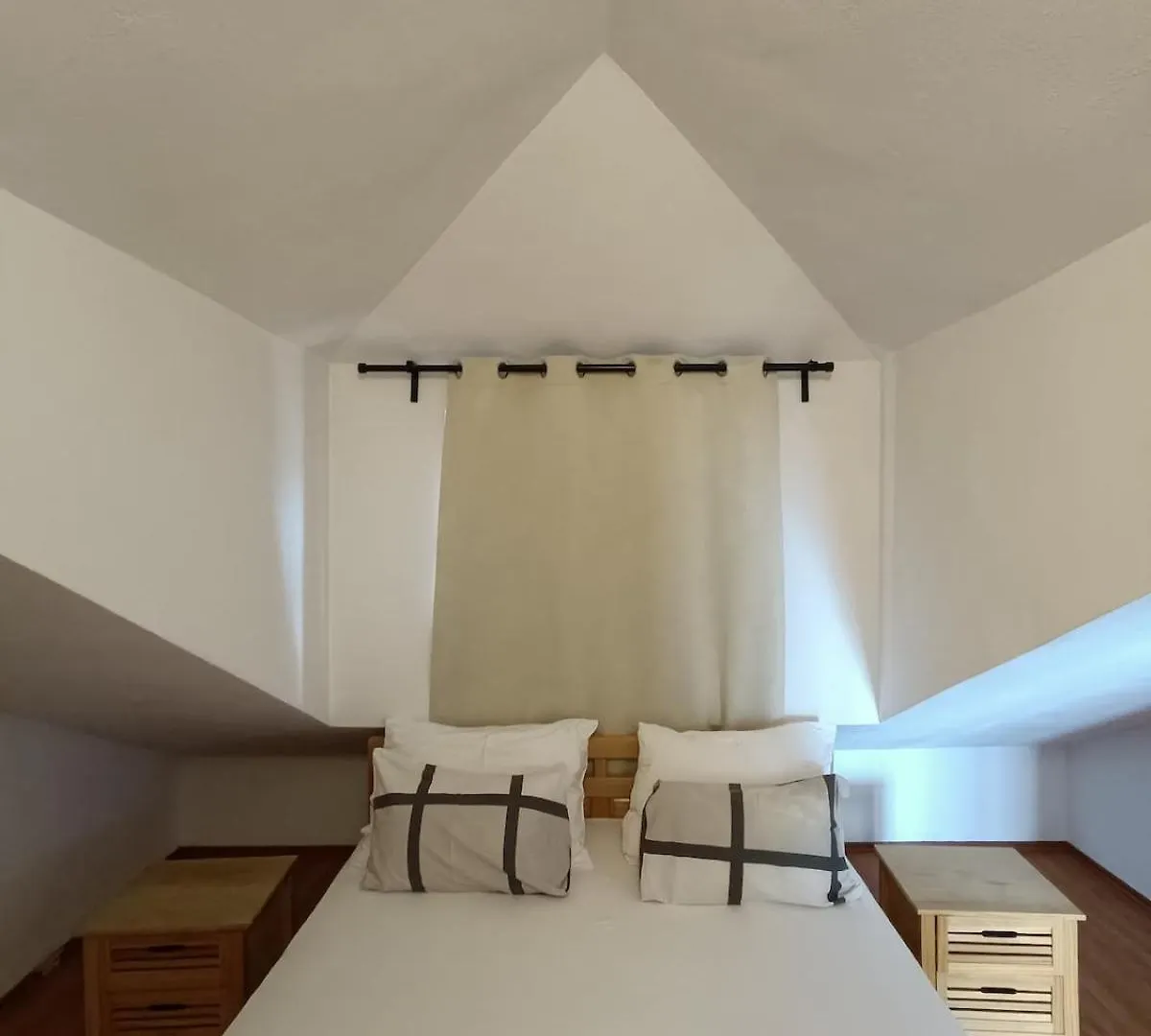 Sea View Apartment With Swimming Pool Near Beach Split
